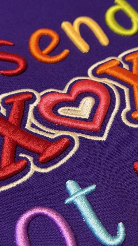 Bluza z TWOIM haftem 3D XOXO z kapturem / wzór haftu 2